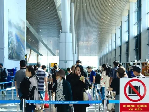 Lượng khách kỷ lục đổ về sân bay Tân Sơn Nhất Tết Dương lịch