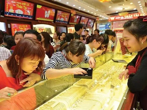 Giá vàng hôm nay 19/12: Vàng SJC tăng mạnh, vàng thế giới hạ nhiệt