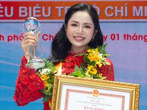 Hit 10 tỷ view đưa giáo viên thanh nhạc thành sao: Nhận bằng khen của Bộ Tư lệnh, là công dân tiêu biểu 2025