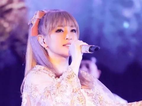 Ca sĩ giàu nhất châu Á: Tài sản chục nghìn tỷ, đi hát khắp nơi với đôi tai không nghe thấy gì