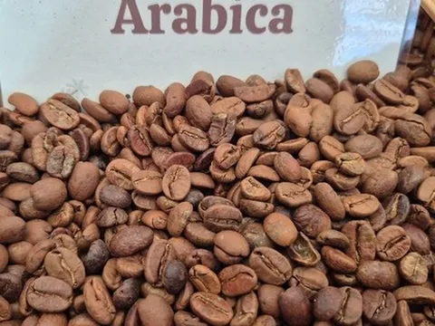 Giá cà phê hôm nay 10-1: Arabica lao dốc