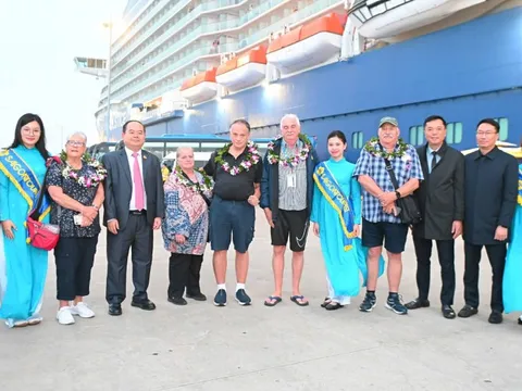 Du thuyền với hơn 3.000 khách quốc tế "xông đất" du lịch Quảng Ninh