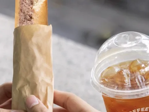Nước đi không ai ngờ: The Coffee House tung luôn combo bánh mì Pate Cột Đèn giữa ồn ào, gọi luôn "tín nhất nhà"