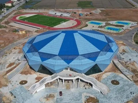 Nhà thi đấu hình kim cương xanh 340 tỉ đồng gây chú ý ở Quảng Trị