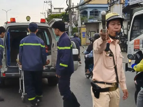 Hành động dũng cảm: Thiếu tá PCCC dừng xe cứu người nguy kịch