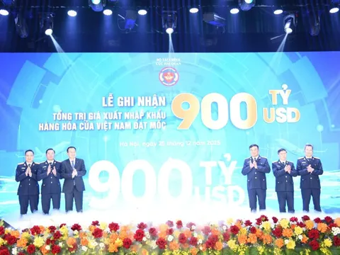 Hải quan tạo thuận lợi thương mại, góp phần đưa xuất nhập khẩu cán mốc 900 tỷ USD