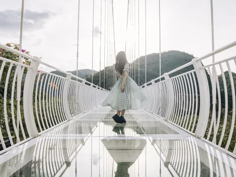 Việt Nam chính thức soán ngôi Trung Quốc để sở hữu cầu kính dài nhất thế giới khiến truyền thông quốc tế kinh ngạc