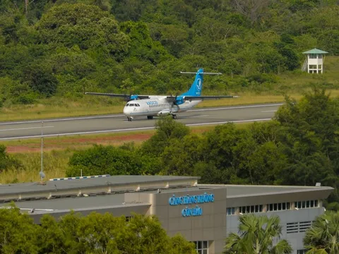 Đường bay hiểm trở bậc nhất Việt Nam khiến phi công phải "căng não", vé bán ra đắt hơn vàng