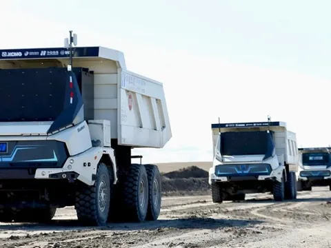 Phát hiện 100 xe tải Trung Quốc không người lái, hoạt động liên tục 24/7, bí mật khai thác kho báu lộ thiên lớn chưa từng có