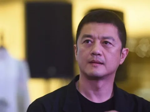 Fan đổ xô quyên góp 34 tỷ "cứu" nam thần vỡ nợ, bị vợ Hoa hậu ruồng bỏ