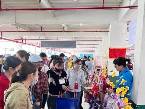 Công ty đông lao động nhất TPHCM thưởng Tết ra sao?