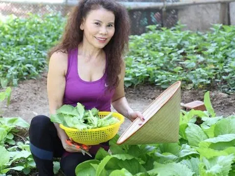 Hình ảnh mới nhất của mẹ "nữ hoàng giải trí Việt" ở tuổi 69 gây chú ý