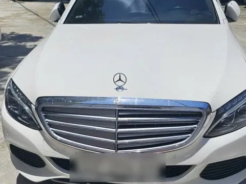 Chiếc Mercedes bị "bỏ rơi" gần 2 năm không ai đến lấy: Tiết lộ về người mang xe đến sửa và sự bất thường