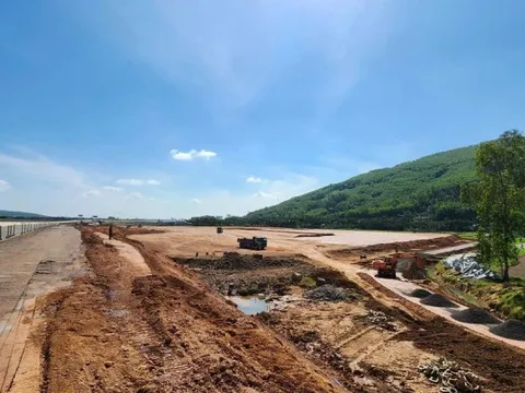 Cận cảnh thi công trạm dừng nghỉ trên cao tốc Quảng Ngãi – Hoài Nhơn