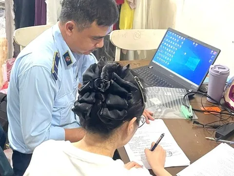 Giáp Tết Đà Nẵng, hàng hiệu giả len lỏi tràn từ mạng xã hội ra chợ phố