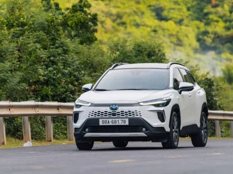 Xe hybrid hạ giá ngang xe thuần xăng, các hãng xe đua nhau 'đổ hàng' - doanh số 2026 liệu có bùng nổ?