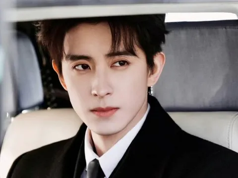 Tổng tài ngày đi làm bằng trực thăng, tối lái Bentley dạo phố: Visual tuyệt đối ngôn tình không bút mực nào tả nổi