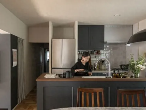 Ly hôn ở tuổi 38, sống một mình suốt 10 năm: Người phụ nữ 48 tuổi chọn độc thân để kiểm soát tiền bạc và sống nhẹ nhõm