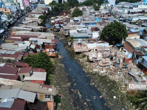 Chùm ảnh: Rạch Xuyên Tâm ở Tp.HCM vào “guồng” giải tỏa