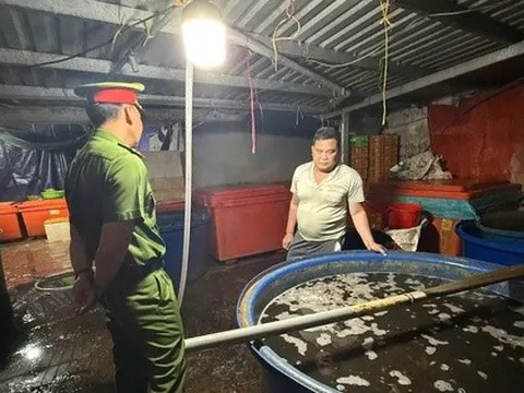 Lỡ ăn ốc bươu bị ngâm "thuỷ tinh lỏng", người tiêu dùng đòi bồi thường được không?