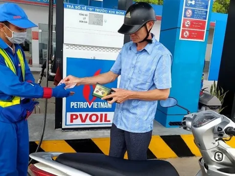 Giá xăng tăng nhẹ