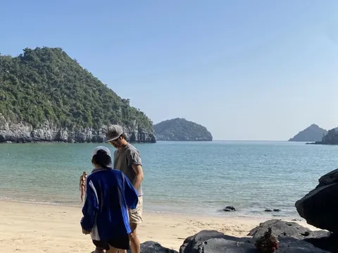 Bãi biển miền Bắc du khách đi mùa đông mà phải thốt lên: "Cứ ngỡ đang ở trời Âu!"