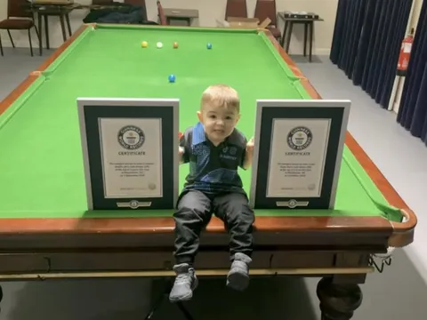 Bé 2 tuổi lập kỷ lục thế giới