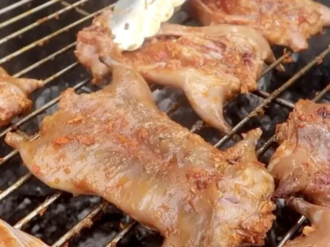 Món thịt miền Tây nghe tên đã hết hồn, cho tiền không dám ăn nhưng ai không biết tên thì lại khen lấy khen để