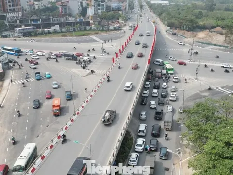 Xe đi lại thế nào khi điều chỉnh giao thông tại công trình hầm chui nút giao Cổ Linh?