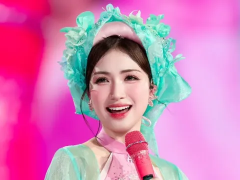 Hoà Minzy được "đại gia" vung tiền làm 1 điều đặc biệt tại fan concert