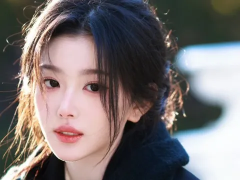 Cả showbiz chưa thấy ai dám chê mỹ nhân này: Nhan sắc quý hơn kim cương châu báu, thua công chúa mỗi cái tên