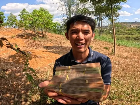 Sang Vlog công bố tiền thưởng Tết cho các thành viên trong team gây bất ngờ lớn