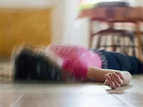 Đánh pickleball giữa trời lạnh, người phụ nữ đổ gục vì quên làm "điều quan trọng"