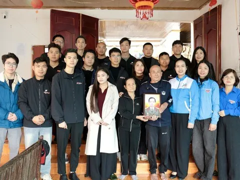 Trao di ảnh liệt sĩ, tiếp nối giá trị cao đẹp của lịch sử dân tộc