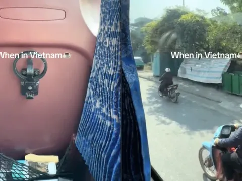 Khách Tây sững sờ khi thấy 1 thứ gắn trên ghế xe khách ở Việt Nam: "Thật là kỳ lạ"!