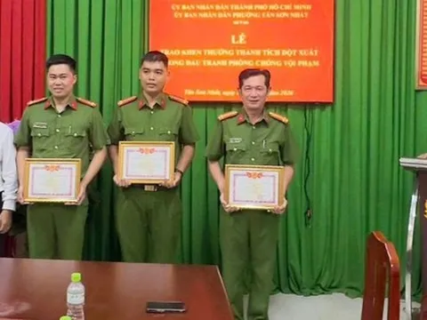 Khen thưởng cá nhân, tập thể công an phá nhanh vụ cướp ngân hàng