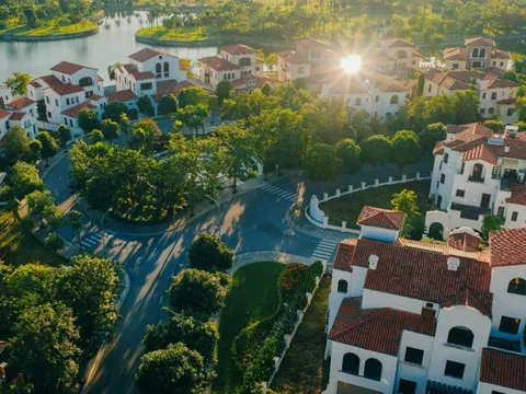 Vàng lập đỉnh, lãi suất đi ngang: Dòng tiền lớn âm thầm tìm về “vùng trũng” tích sản