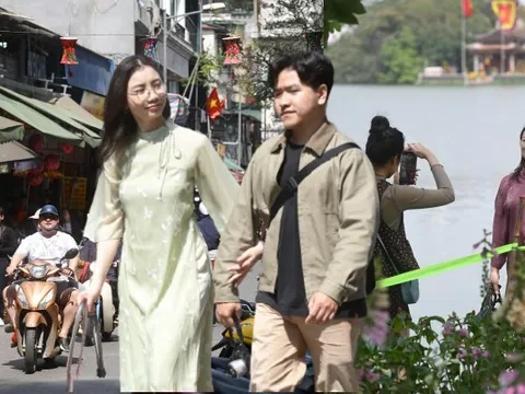 Hà Nội chiều 29 Tết: Khác lạ đến bất ngờ trước giờ khép lại năm cũ