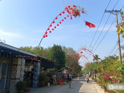 Xuân về trên miền núi ở tỉnh Lâm Đồng: Dựng cây nêu giữ hồn quê Tết cổ truyền