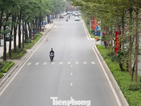 Hà Nội mùng 1 Tết: Khi 'điểm đen' ùn tắc hóa đường rộng thênh thang