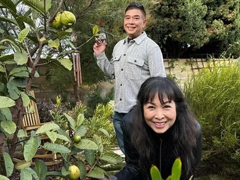 Nữ NSND tuổi ngựa cưới tài tử điện ảnh lừng lẫy, sở hữu biệt thự hoành tráng giữa trung tâm TP. Hồ Chí Minh