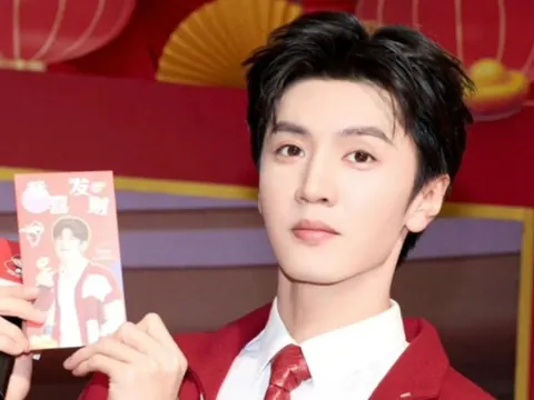 Nam diễn viên chi một tỷ đồng lì xì fan trong đêm Giao thừa