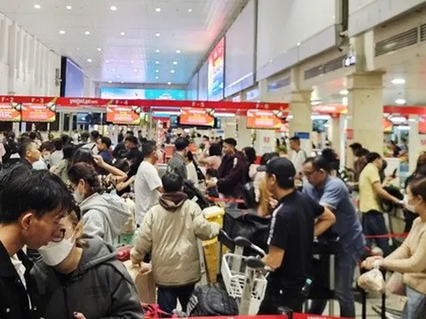 Mùng 3 Tết, vé máy bay từ Hà Nội và TPHCM vẫn thấp