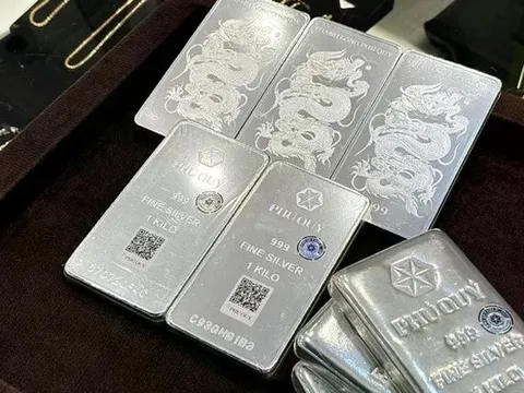 Giá bạc đảo chiều tăng mạnh ngày mùng 3 Tết