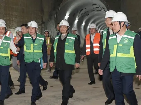 Thủ tướng kiểm tra công trường dự án metro Nhổn - Ga Hà Nội