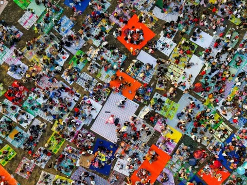 1 nơi ở Việt Nam hút gần 157.000 lượt khách trong 1 ngày, ken đặc người "cắm trại" ngay đầu năm mới