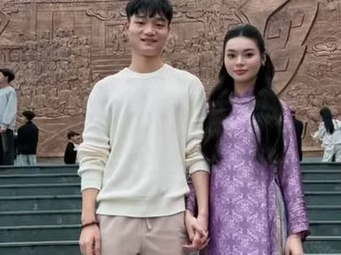 Xuân Bắc U23 Việt Nam bất ngờ tay trong tay với gái đẹp từng thi hoa hậu giữa lúc chuyện tình cảm gây xôn xao