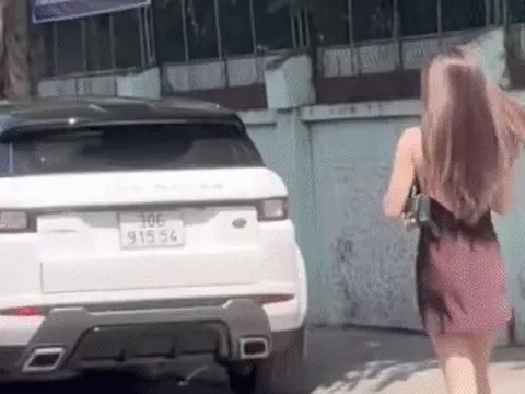 Mỹ nhân quay lưng bước đi để lộ suối tóc dưới nắng, netizen khen hết lời