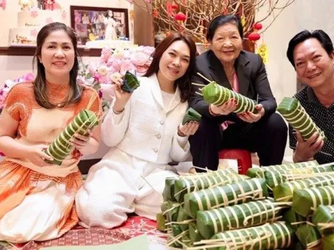 Mỹ Tâm đón anh chị ở nước ngoài về ăn Tết