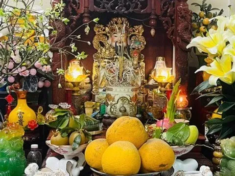 Vì sao bàn thờ Thần Tài đặt sát đất mà không phải ở trên cao?